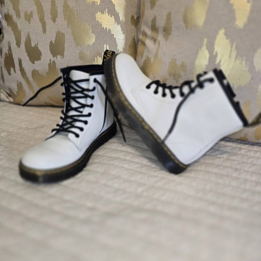 Doc Marten Youth 1460 Patent Leather Lace Up Boots size 3 - Picture 3 of 9